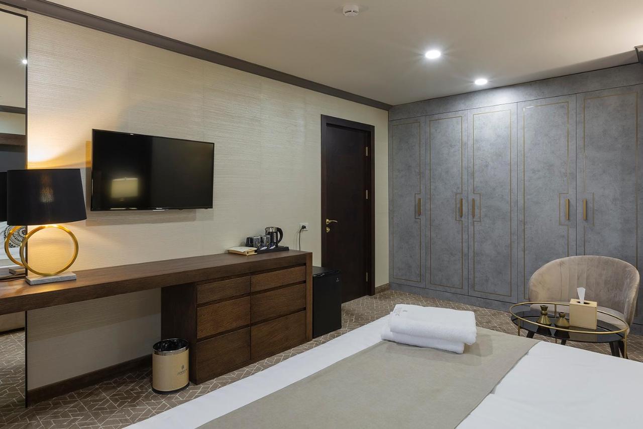 Hotel And 5*